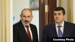 Armenia - Prime Minister Nikol Pashinian and Karabakh President Arayik Harutyunian meet in Yerevan, Aprl 29, 2022.