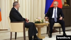 Russia - Russian President Vladimir Putin meets with Armenian Prime Minister Nikol Pashinian in his Novo-Ogaryovo residence outside Moscow, April 19, 2022.