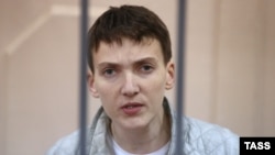 Надзея Саўчанка ў судзе 6 траўня 2015 году