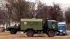 Российская военная санитарная машина около городской больницы Мозыря, Беларусь, 28 февраля 2022 года