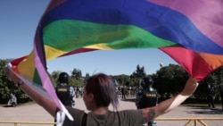 Во время митинга ЛГБТ-активистов на Марсовом поле. Санкт-Петербург. 2014 год 