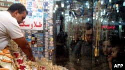 یک طلافروشی در تهران.