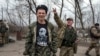 Пророссийские сепаратисты на блокпосту к северо-западу от Донецка, 2015 год 