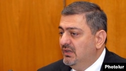 Armenia - Finance Minister Vache Gabrielian speaks at a news conference, 2Feb2012.
