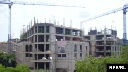 Armenia -- An incomplete construction site in Yerevan, 2009
