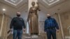 Слева-направо: Юрий Никишин и его представитель Ильнур Хамидуллин в Верховном суде РТ. 