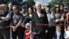 Радужная картинка, которую, не покладая рук, ежедневно рисуют чиновники от журналистики, перестала удовлетворять, если вообще когда-либо удовлетворяла, потребности населения Южной Осетии в информации