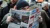 Собравшиеся на ней журналисты, политики и рядовые граждане опротестовали решение мэрии о демонтаже киосков по распространению прессы