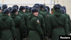 Военнослужащие срочной службы армии России 