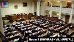 Сегодня парламент принял законопроект о пакете поправок в 11 законов Грузии в первом чтении
