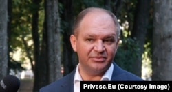 Ion Ceban, primarul municipiului Chișinău și unul din liderii blocului electoral „Alternativa” face declarații de presă după ce și-a exprimat votul la parlamentarele din 28 septembrie.