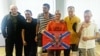 Украинские сепаратисты и российские "отпускники" в донецком госпитале. Крайний справа, предположительно, танкист из Бурятии Доржи Батомункуев 