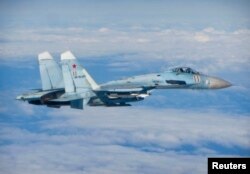 Un avion de tip Suhoi.