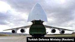 Российский самолёт доставил С-400 на турецукю авиабазу, 12 июля 2019 года