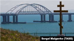 Згідно з пояснювальною запискою до закону, під охороною Росгвардії перебувають, у тому числі акваторії Керченської протоки і побудованого Росією моста через неї, а також акваторії російського енергомоста з Кримом