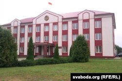 Будынак Магілёўскага райвыканкаму, у якім зацьвердзілі сымболіку