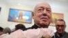 Борис Мессерер на открытии выставки