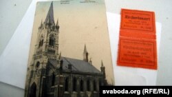 Экспанаты будучага музэя пратэстанцтва — паштоўка з выявай лютэранскай кірхі ў Горадні 1916 году і два білеты на канцэрт у лютэранскую кірху 1912 году