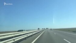 Крим: переміщення колони російської бронетехніки (відео)