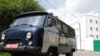 Былых палітвязьняў трымалі да вечара пад наглядам міліцыі