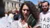 По словам Лейлы Мустафаевой, слежку за ее семьей проводила группа людей из семи-восьми человек, на вид азербайджанцев