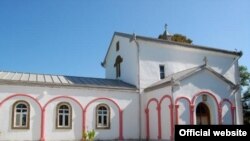 Грузинские власти утверждают, что стены церкви побелили, а на крыше установили не свойственный грузинским церквям купол