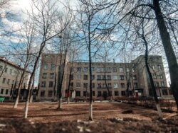 Аурухана сырты. Көрнекі сурет.