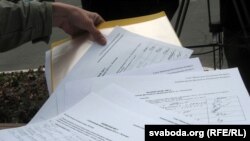 Падпісныя лісты пад зваротам у Савет Міністраў за вяртаньне "Дажынак"