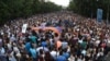 Полиция Армении обещает пока не разгонять протестующих в центре столицв страны