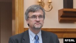 Высокий гость встретился и со спикером парламента Давидом Бакрадзе, с которым обсудил высказанные в Абхазии гуманитарные инициативы