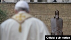 Vatican - Pope Francis blesses the statue of St. Gregory of Narek donated by Armenia, 5 April 2018.