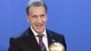 Заместитель премьер-министра России Игорь Шувалов с копией Кубка Мира после объявления, что Россия станет хозяйкой Чемпионата Мира 2018, по версии ФИФА. Цюрих, 2 декабря 2010