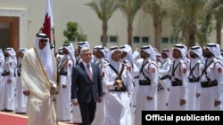 Qatar - The Emir of Qatar, Sheikh Tamim Bin Hamad Al-Thani, and Armenian President Serzh Sarkisian inspect a Qatari honor guard at a welcoming ceremony in Doha, 15May2017.