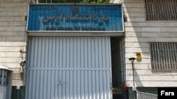 آن‌طور که از گزارش‌ها بر می‌آید دست‌کم دو زن بازداشت‌شده در زندان اوین به سر می‌برند.