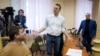 Петр Офицеров (слева) и Алексей Навальный