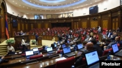Armenia - The National Assembly debates amendments to the Electoral Code drafted by the government, Yerevan, 22 October 2018.