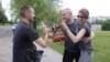Міраслаў Лазоўскі (у цэнтры) пасьля вызваленьня