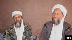 ایمن الظواهری در کنار اسامه بن لادن