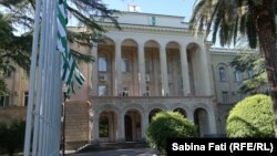 Парламент пятого созыва запомнился тем, что он превратился в «кузницу кадров исполнительной власти» и по рекордному числу повторных выборов