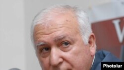 Armenia -- Razmik Zohrabian, one of the leaders of the ruling HHK in a press conference. 05Oct2009