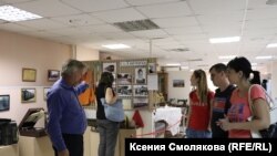 В музее