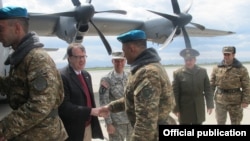 Armenia - U.S. Ambassador Richard Mills shakes hands of Armenian soldiers boarding a U.S. military transport plane, Yerevan, 3Apr2015 (Photo courtesy of the U.S. Embassy in Yerevan)
