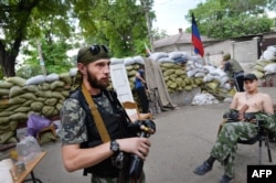 Separatiști pro-ruși în Mariupol.