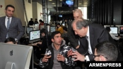 Armenia - Former Prime Minister Armen Sarkissian visits the TUMO Center for Creative Technologies in Yerevan, 31 January 2018.