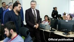 Armenia - Prime Minister Karen Karapetian visits an IT company in Yerevan, 30 March 2018.