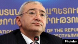 Armenia - Tigran Mukuchian, chairman of the Central Election Commission, at a news conference in Yerevan, 09May2012.