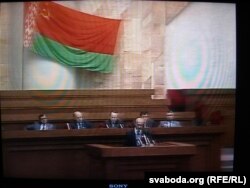 На трыбуне Вярхоўнага Савету - старшыня Апазыцыі БНФ Зянон Пазьняк. Чэрвень 1991 г.
