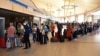 6 ноября, аэропорт Шарм-эш-Шейха, очередь на один из пунктов контроля
