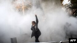 یکی از دانشجویان معترض در دانشگاه تهران