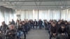 Ни один из приглашенных депутатов парламента в зале не появился